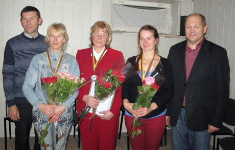 Melžėjų konkurso dalyviai – ir du vyrai