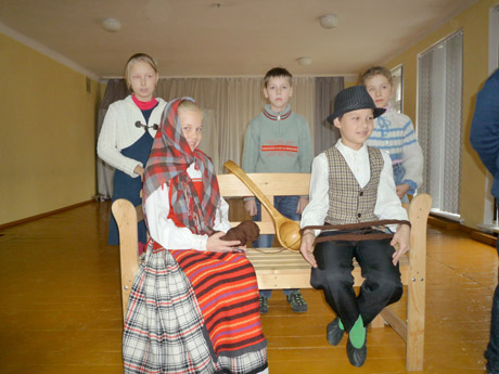 Pradinukai tarmiškai kalbėjo, dainavo, anekdotus pasakojo