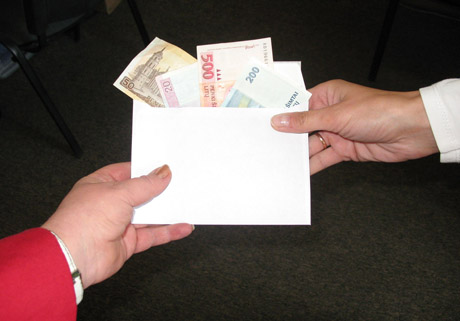 Sukčių laimikis – patiklių radviliškiečių pinigai