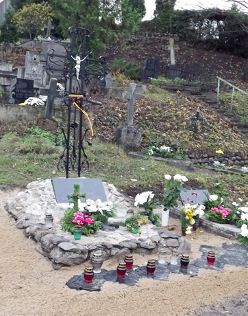 Avarinę skulptūrą laisvės kovotojams pakeitė kryžius