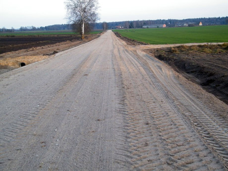 Iš sutaupytų pašalpų pinigų sutvarkytas kelias