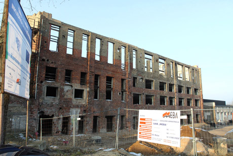 Menų inkubatorių klampina rangovas