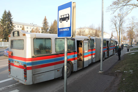 Kodėl stotelėje prie ligoninės nėra suoliuko?