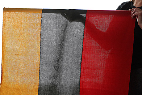 Trispalvę nuaudė senoviniu būdu