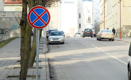 Draudžiamasis ženklas ir baudos negąsdina