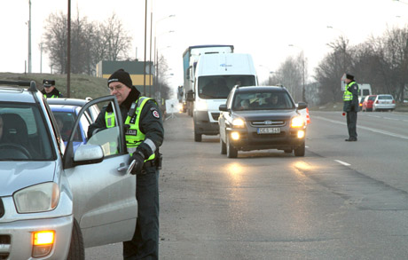 Po­li­ci­jos rei­do me­tu nu­sta­ty­ta ir šiurkščių pa­žei­di­mų