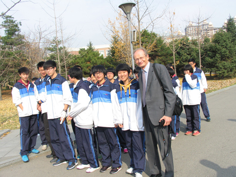 Gimnazijos direktorius svečiavosi Kinijoje