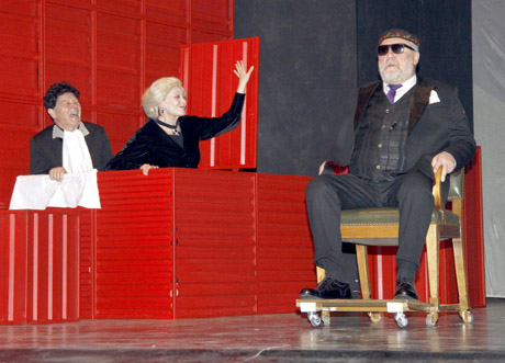 Absurdo drama kviečia žaisti gyvenimą