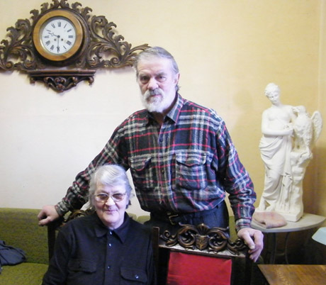 Menininkai ku­ria vien­kie­my­je