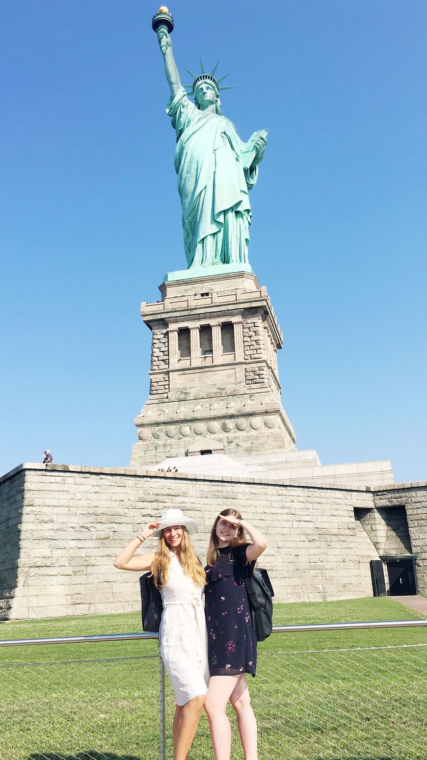 Prie Laisvės statulos