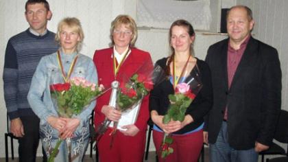 Melžėjų konkurso dalyviai – ir du vyrai