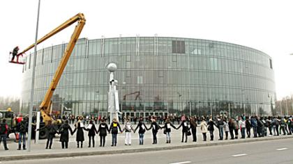 Prokurorai reikalauja priteisti milijoną