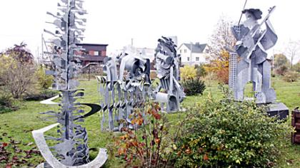 Botanikos sode derins skardą ir akmenį