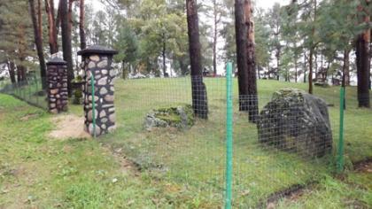 Pasirūpinta Stungių kaimo kapinaites aptverti