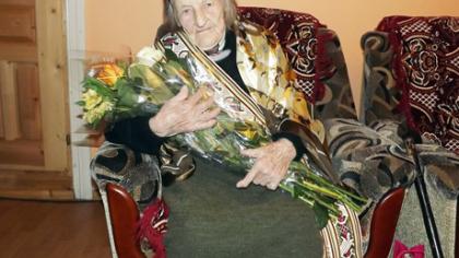 Šimtametė neišduoda ilgo gyvenimo paslapties