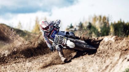 Motokroso čempionas prisijaukino skausmą