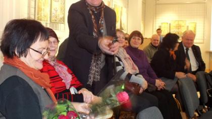 Tautodailinkės paveiksluose  – ne liūdni kryžiai