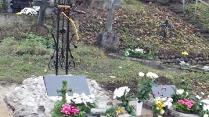 Avarinę skulptūrą laisvės kovotojams pakeitė kryžius