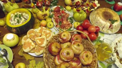 Stalus nuklojo patiekalai iš obuolių