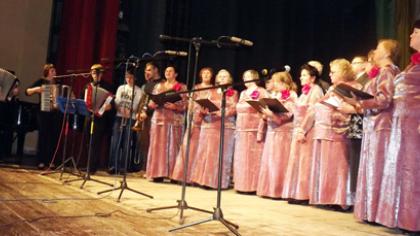 Apskrities neįgaliųjų ansambliai dainavo Joniškyje
