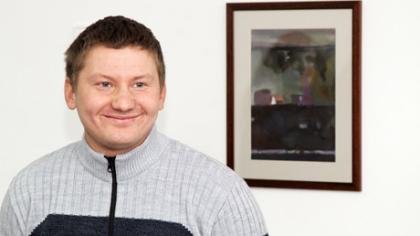 Dailininko žvilgsnis pro langą