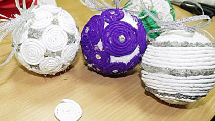 Kalėdų eglutei žaisliukų galima pasigaminti