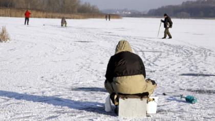 Žvejai žaidžia ne tik su žuvimi
