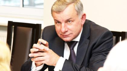 Ministras: „Negalite Dievo vyti į medį“