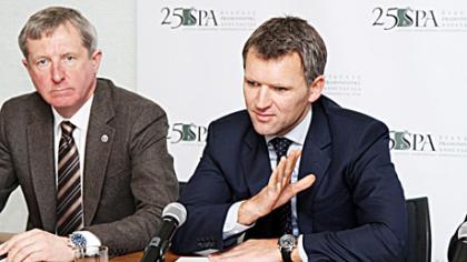 Mintis apie ke­lei­vi­nius skry­džius va­di­no ab­sur­diš­ko­mis